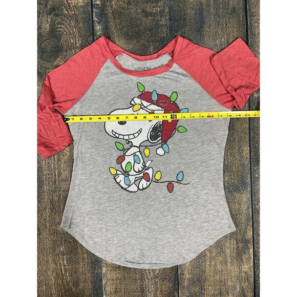 Women’s Peanuts Size Medium 3/4 Sleeve Snoopy Christmas Lights Tee! - Picture 3 of 6
